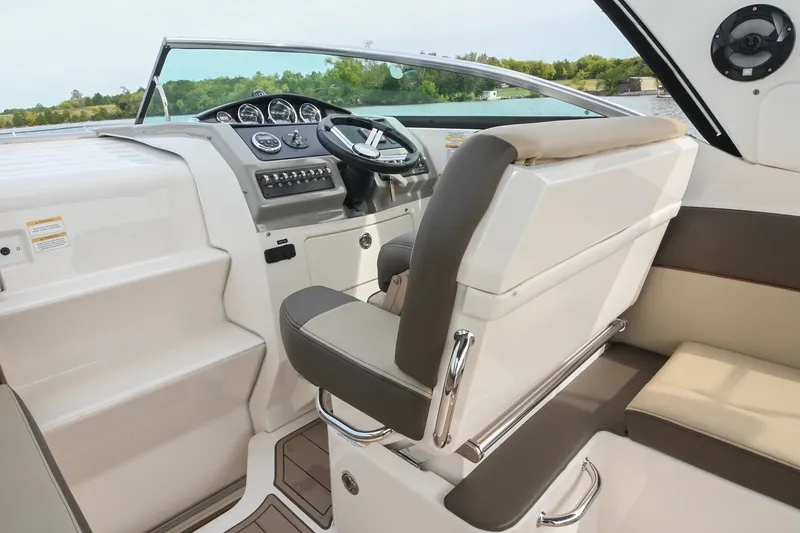 Slide: The Image of 2014 Sea Ray Sundancer 260 cockpit with modern steering and comfortable seating. - 30