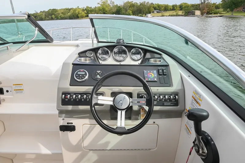 Slide: The Image of Cockpit of 2014 Sea Ray Sundancer 260 boat with steering wheel and control panel. - 31