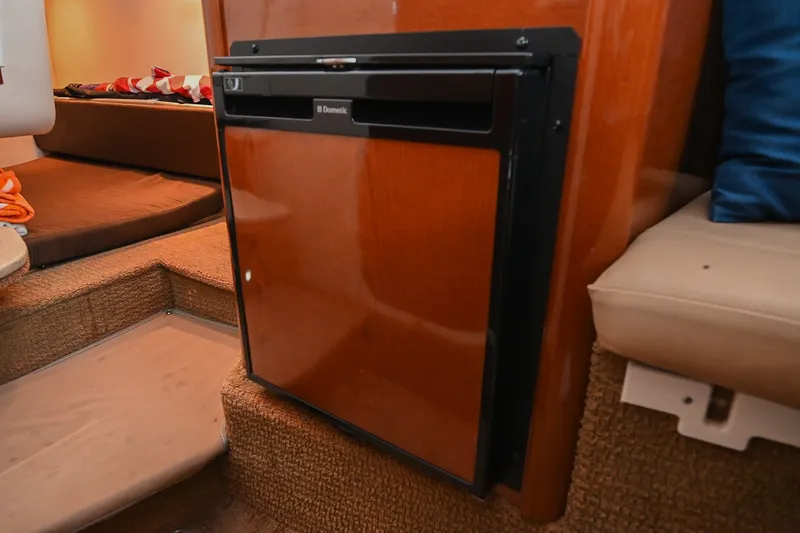 Slide: The Image of Interior of 2014 Sea Ray Sundancer 260 with compact fridge and cozy seating area. - 41