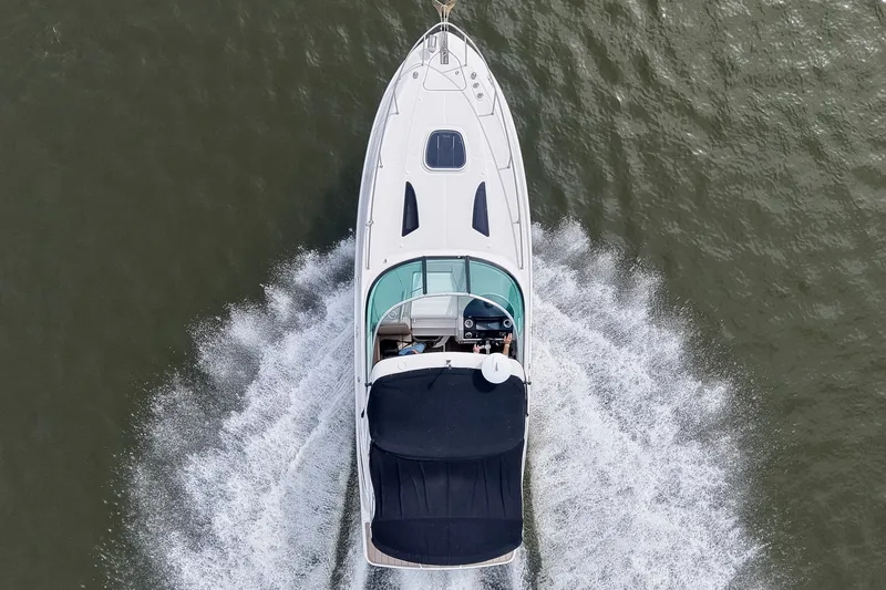 Slide: The Image of Overhead view of 2014 Sea Ray Sundancer 260 cruising on water. - 17