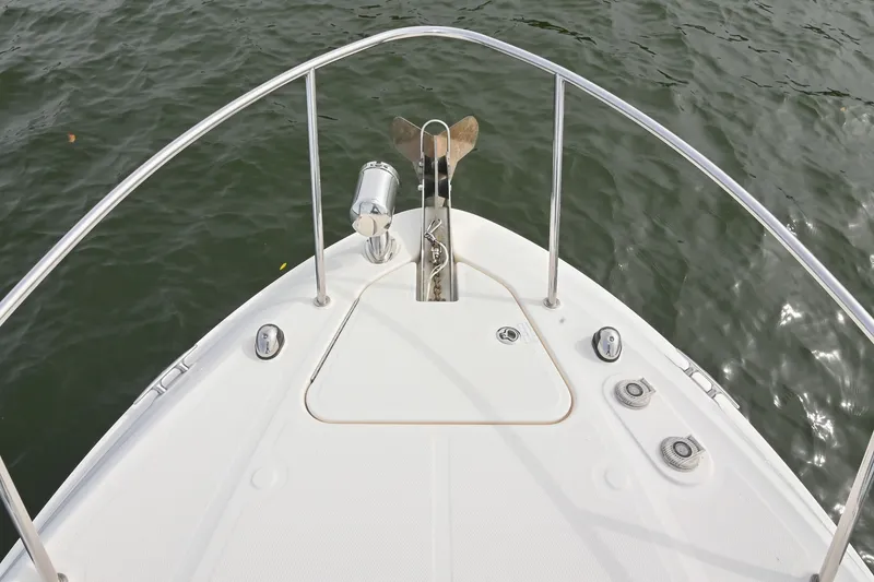 Slide: The Image of Bow view of 2014 Sea Ray Sundancer 260 boat on water. - 38