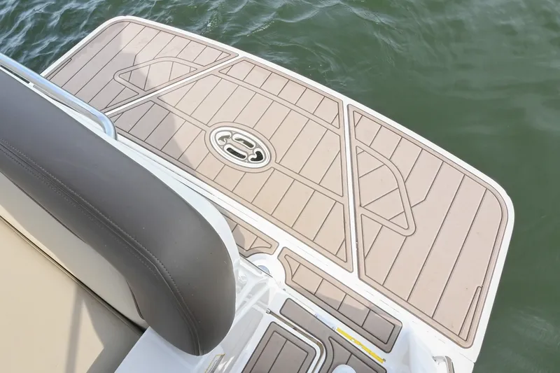 Slide: The Image of 2014 Sea Ray Sundancer 260 swim platform with textured design on water. - 19