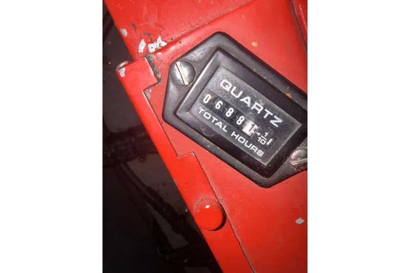Slide: The Image of Hour meter showing 688.1 hours on a 1999 Sea Ray 380 Sundancer. - 38