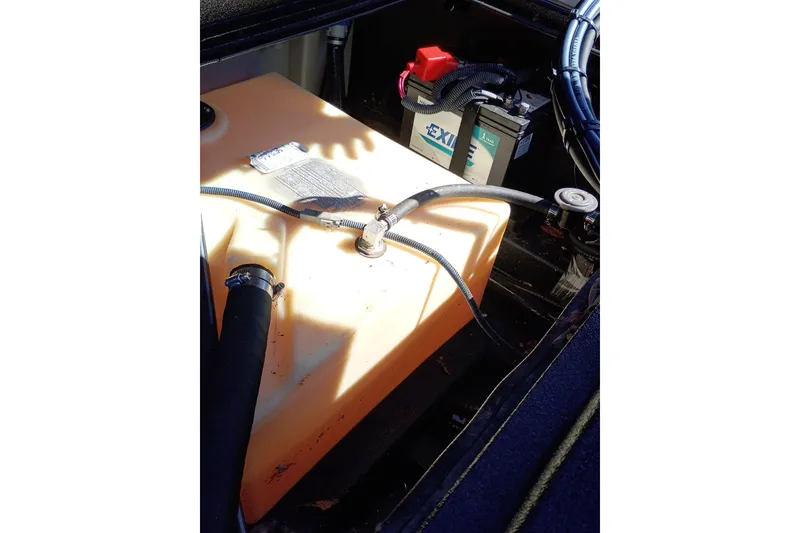 Slide: The Image of Battery and fuel tank setup in 2026 EXPRESS BOAT EXPRESS H18C. - 4