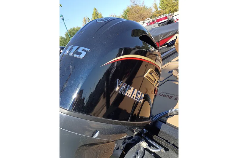 Slide: The Image of Yamaha 115 outboard motor on 2026 EXPRESS BOAT EXPRESS H18C, parked outdoors. - 10