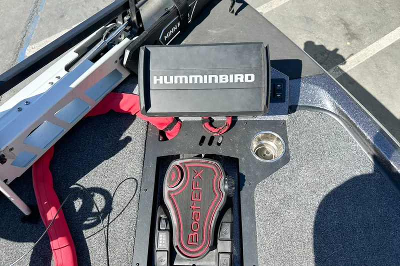 Slide: The Image of 2025 Ranger Z185 boat dashboard with Humminbird device and BoaterFX pedal. - 12