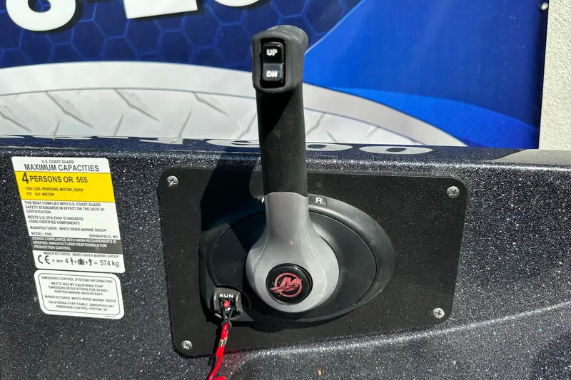 Slide: The Image of Throttle control of 2025 Ranger Z185 boat with capacity label and safety instructions. - 10