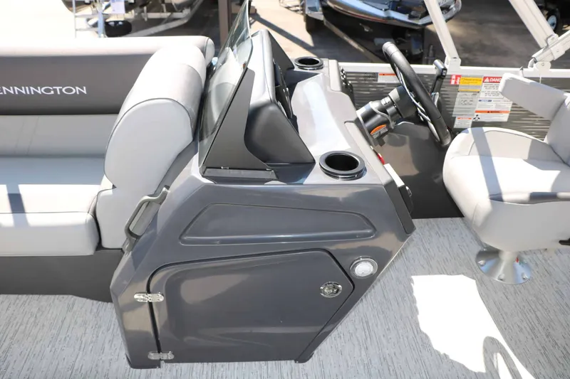 Slide: The Image of The image shows the helm of a 2027 Bennington 22 SFC Tri Toon with a gray design. - 32