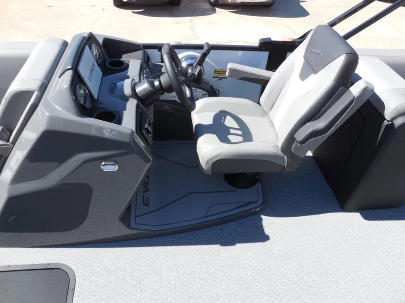Slide: The Image of The image shows the cockpit of a 2027 Evotti 525 QL boat with gray seats and dashboard. - 16