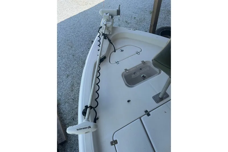Slide: The Image of 2020 Blue Wave 2600 PureBay boat deck with Minn Kota trolling motor. - 10