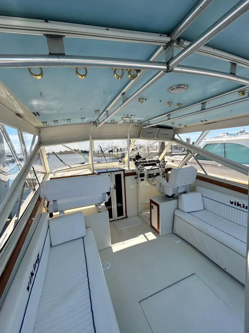 Slide: The Image of 1985 Viking Express boat interior with seating, steering, and blue ceiling. - 16