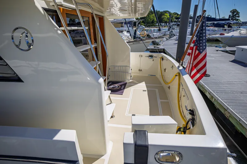 Slide: The Image of 1999 Ocean Alexander 426 Classicco Sedan - 31