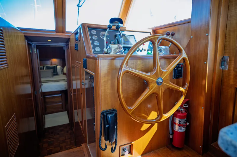 Slide: The Image of 1999 Ocean Alexander 426 Classicco Sedan - 19