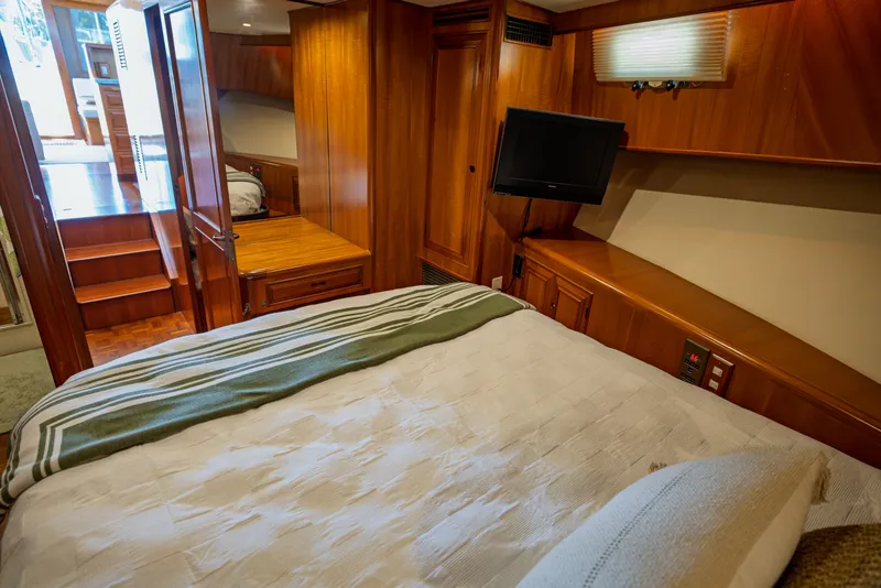 Slide: The Image of 1999 Ocean Alexander 426 Classicco Sedan - 48