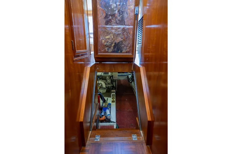 Slide: The Image of 1999 Ocean Alexander 426 Classicco Sedan - 67