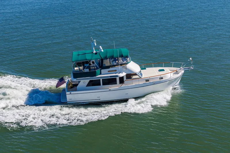 Slide: The Image of 1999 Ocean Alexander 426 Classicco Sedan - 9