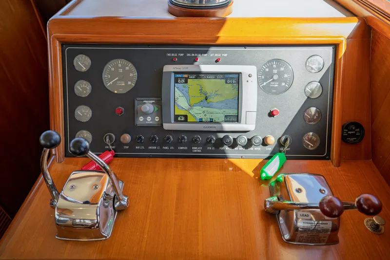 Slide: The Image of 1999 Ocean Alexander 426 Classicco Sedan - 16