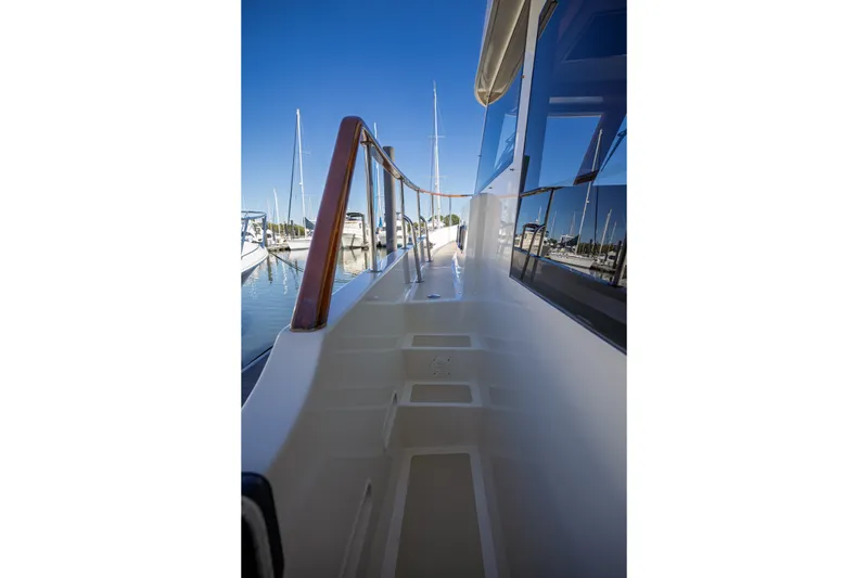 Slide: The Image of 1999 Ocean Alexander 426 Classicco Sedan - 63