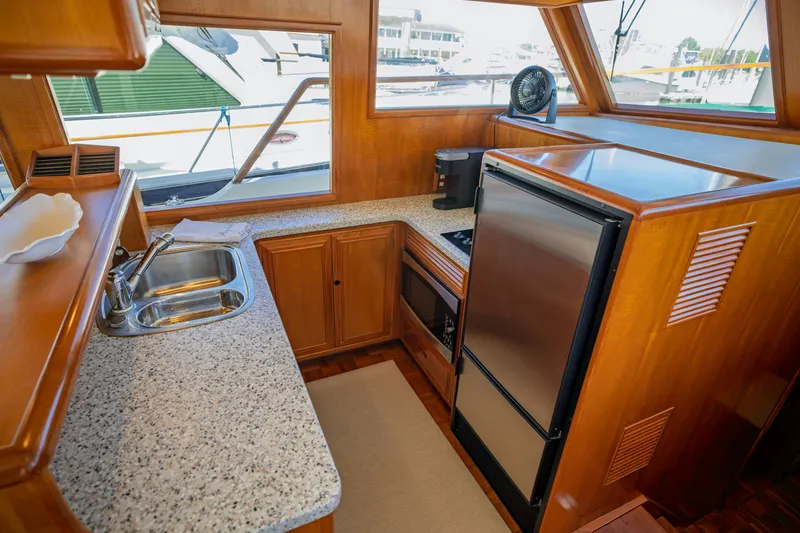 Slide: The Image of 1999 Ocean Alexander 426 Classicco Sedan - 27