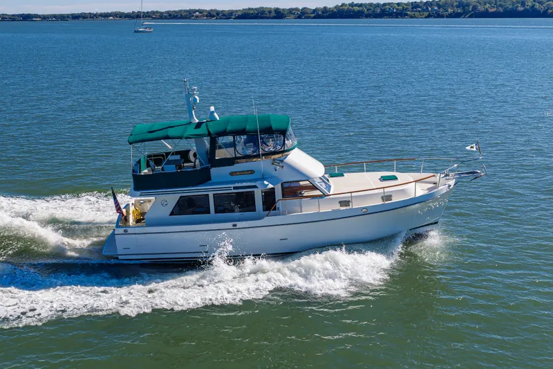 Slide: The Image of 1999 Ocean Alexander 426 Classicco Sedan - 3