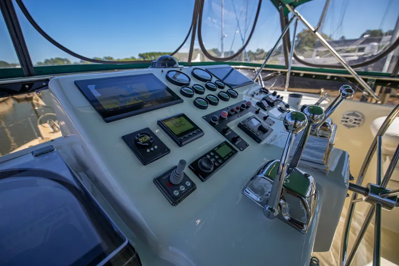 Slide: The Image of 1999 Ocean Alexander 426 Classicco Sedan - 54