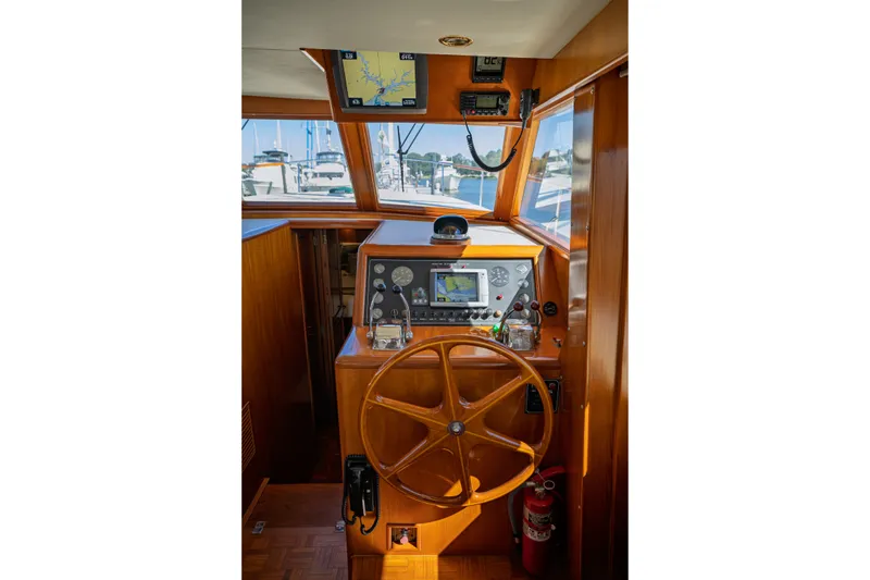 Slide: The Image of 1999 Ocean Alexander 426 Classicco Sedan - 18