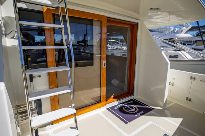 Slide: The Image of 1999 Ocean Alexander 426 Classicco Sedan - 44