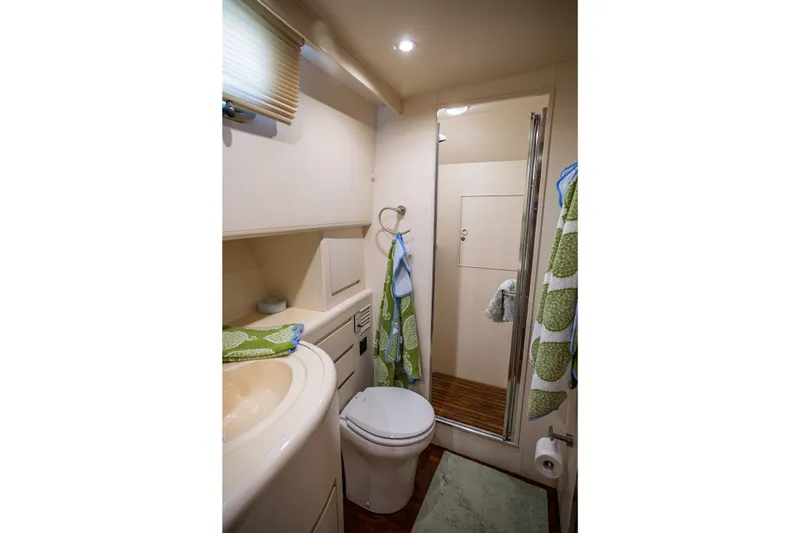 Slide: The Image of 1999 Ocean Alexander 426 Classicco Sedan - 49