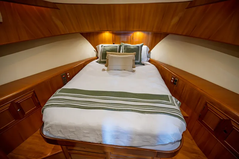 Slide: The Image of 1999 Ocean Alexander 426 Classicco Sedan - 46