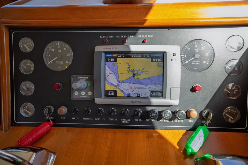 Slide: The Image of 1999 Ocean Alexander 426 Classicco Sedan - 17