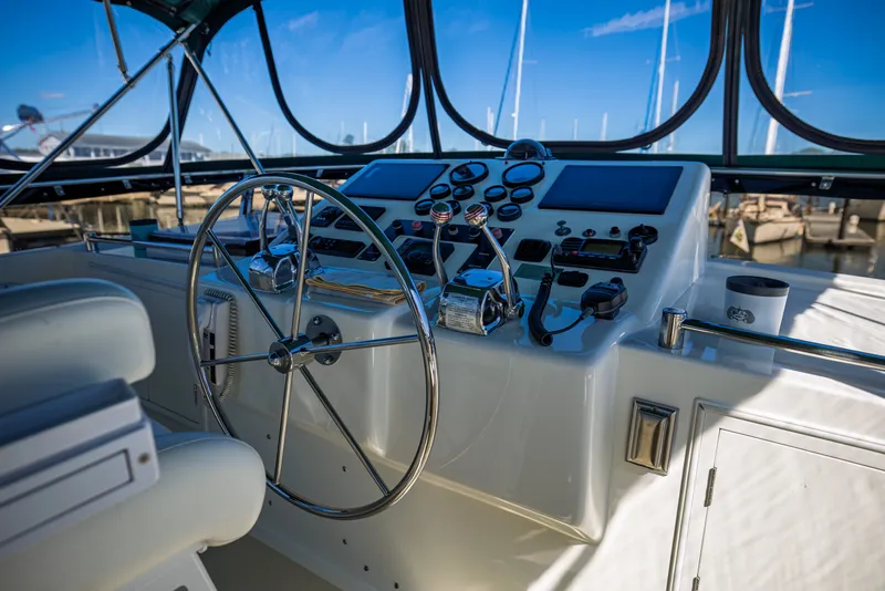Slide: The Image of 1999 Ocean Alexander 426 Classicco Sedan - 38