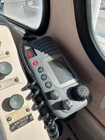 Slide: The Image of VHF radio on 1999 Atlas Boat Works Acadia 25, near anchor light controls. - 25