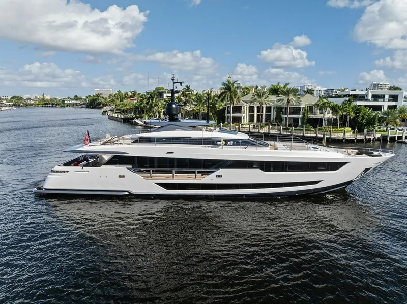 The Image of Custom 120' 2024 - 0
