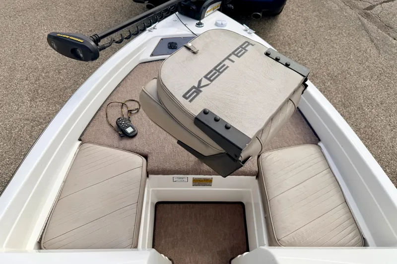 Slide: The Image of 1994 Skeeter SS140 boat interior with seating and trolling motor. - 52