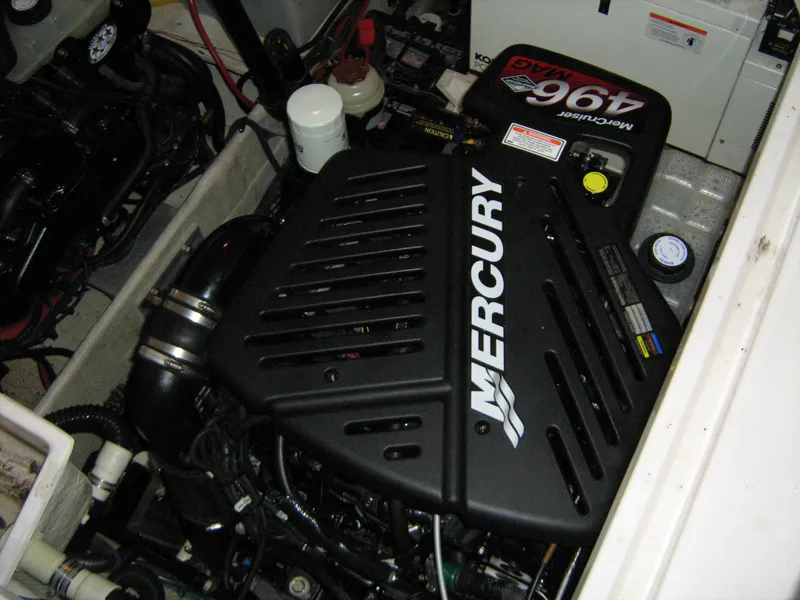 Slide: The Image of Ein Mercury-Motor im Maschinenraum einer Regal Commodore 3560 von 2005. - 42