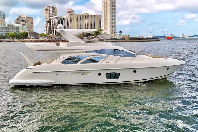 Slide: The Image of Luxury 2007 Azimut 55E yacht cruising near urban skyline on a sunny day. - 6