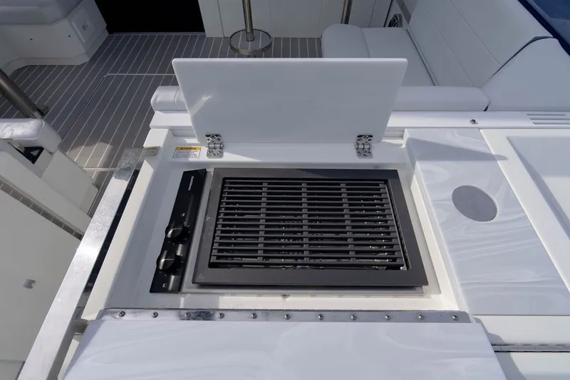 Slide: The Image of Built-in grill on 2025 Formula 500 Super Sport Crossover boat deck. - 62