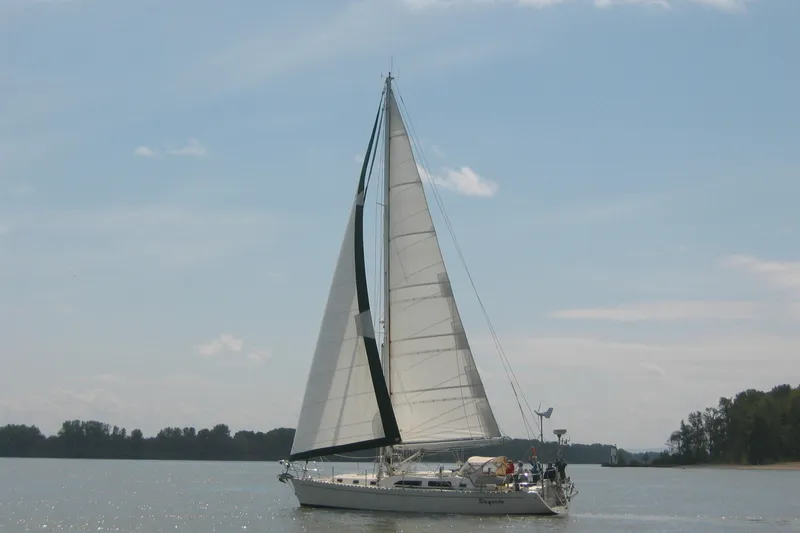 The Image of Sailing yacht Outbound 44/46 from 2001 on calm waters under a clear blue sky. - 0