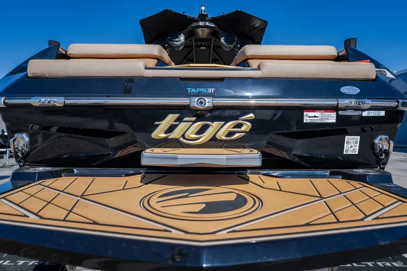 Slide: The Image of 2027 Tigé Ultré 25ZX boat rear view with logo and swim platform. - 29