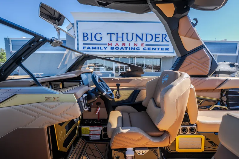 Slide: The Image of Interior of 2027 Tigé Ultré 25ZX boat at Big Thunder Marine showroom. - 43