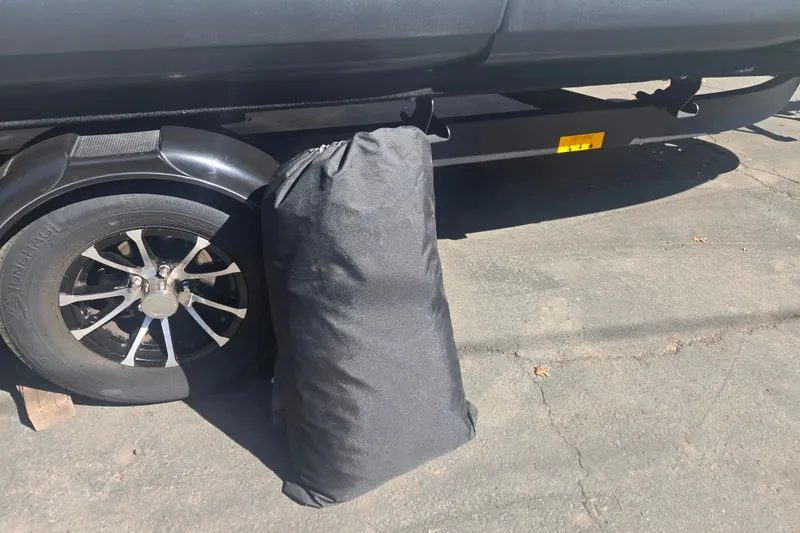 Slide: The Image of Black bag beside trailer wheel of 2023 Sea-Doo Switch Cruise 21. - 16