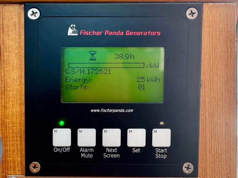 Slide: The Image of Generator control panel showing 39.9 hours, 25 kWh energy, and 81 starts. - 46