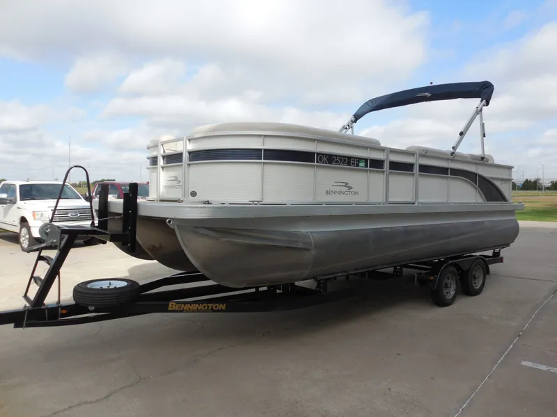 Slide: The Image of A 2019 Bennington 22 SSx APG pontoon boat on a trailer, ready for transport. - 7