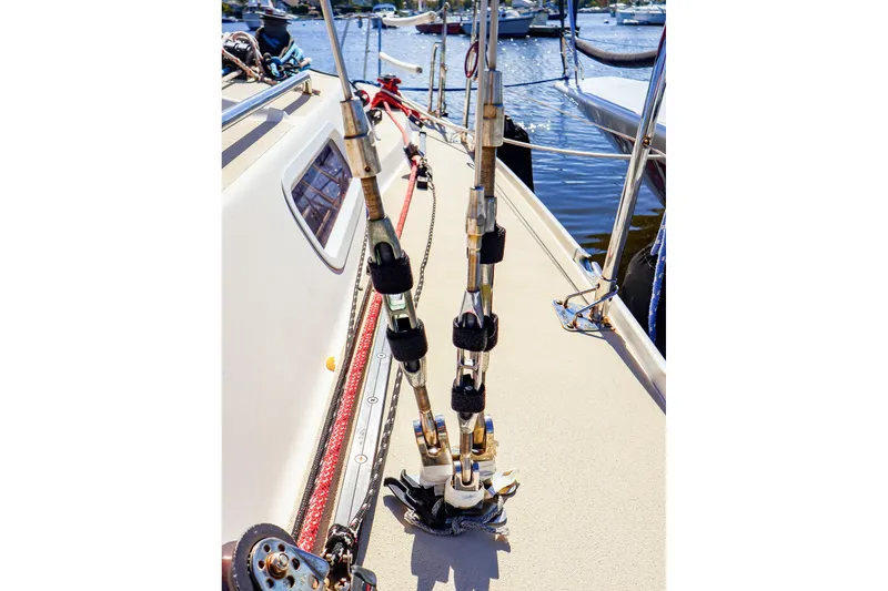 Slide: The Image of Deck view of a 2005 J Boats J/100 sailboat with rigging details. - 18