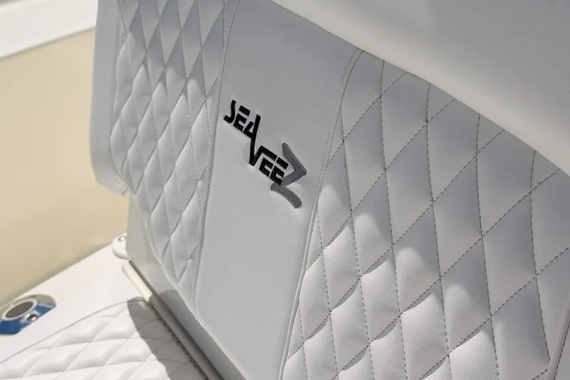 Slide: The Image of Quilted white seat with SeaVee logo on 2016 SeaVee 270Z boat. - 33
