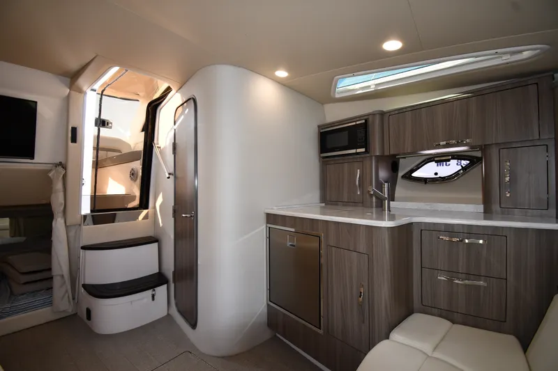 Slide: The Image of Intérieur du Regal 35 Sport Coupe 2021 avec cuisine moderne et coin salon confortable. - 35