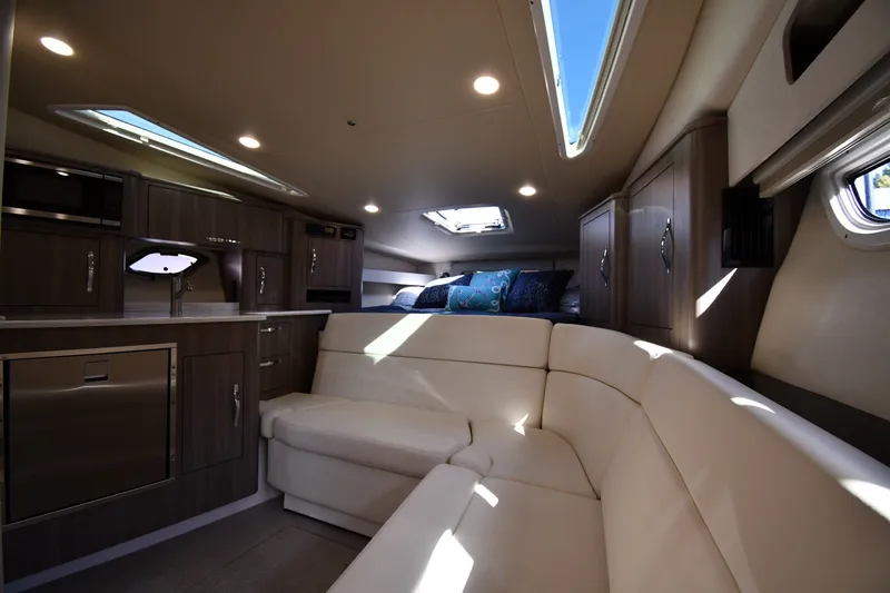 Slide: The Image of Interni del Regal 35 Sport Coupe 2021 con eleganti rivestimenti bianchi e cucina moderna. - 33