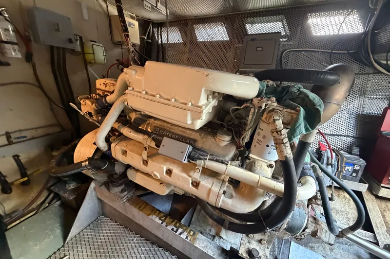 Slide: The Image of Engine room of a 1996 WEIST 62 Convertible with Caterpillar engine. - 36