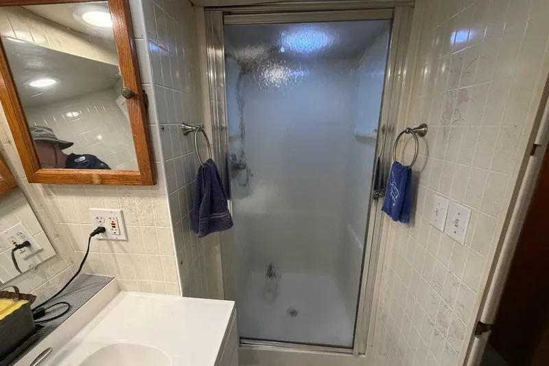 Slide: The Image of Bathroom in 1996 WEIST 62 Convertible with shower, mirror, and towels. - 20