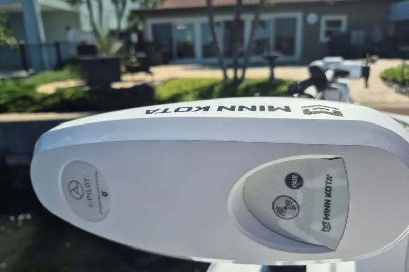 Slide: The Image of Minn Kota trolling motor on a 2000 Pro-Line 24 Sport boat, dockside view. - 26